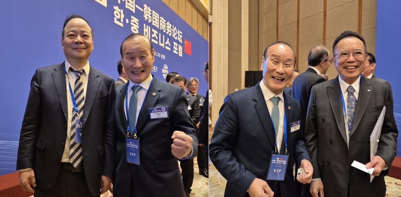 (왼쪽 사진) 패션그룹형지 최병오 회장(오른쪽)이 방중 경제사절단 일정 중 한∙중 비즈니스 포럼 자리에서 청위췬 CATL 회장과 어깨를 나란히 한 모습. 한∙중 비즈니스 포럼 자리에서 패션그룹형지 최병오 회장(왼쪽)과 TCL과기그룹리동성회장 모습.(형지제공)