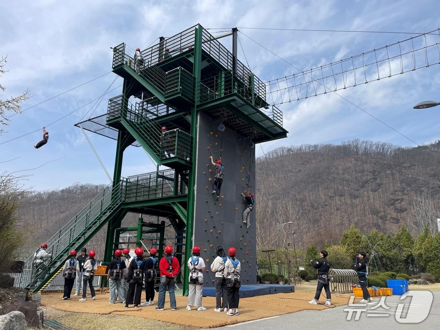 본문 이미지 - 충북 진천군 청소년수련원 체험활동 모습.(진천군 제공, 재판매 및 DB금지)/뉴스1