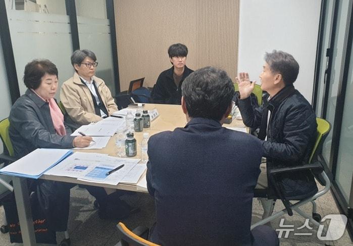 본문 이미지 - 집합건물 민원 상담 모습 (인천시 제공.재판매 및 DB금지)