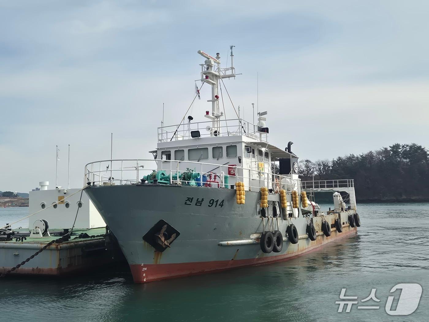 본문 이미지 - 해양환경정화선 모습.(전남도 제공. 재판매 및 DB금지) 2026.1.7/뉴스1