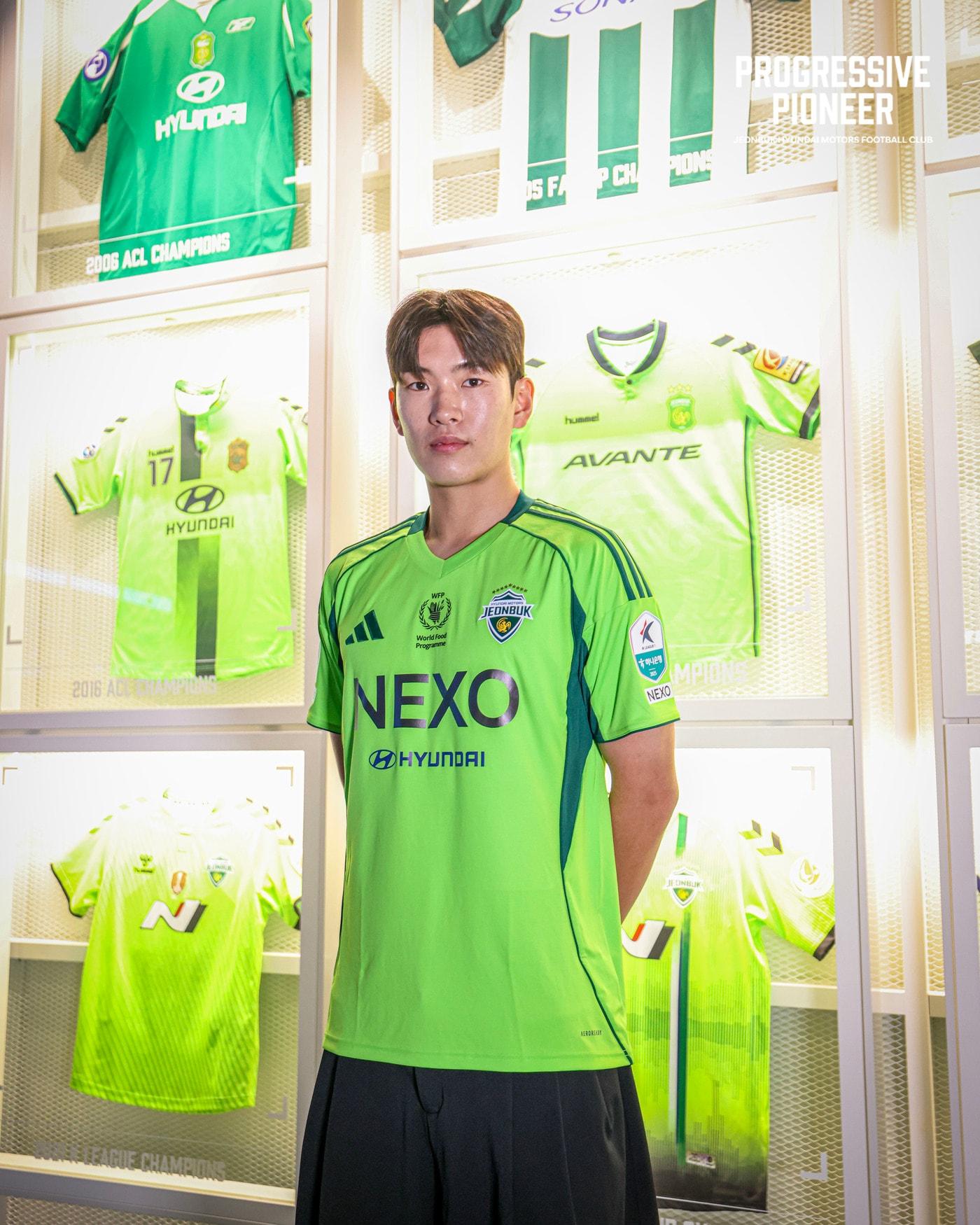 본문 이미지 - 전북현대가 부산아이파크에서 젊은 센터백 조위제를 영입했다. (전북 제공)