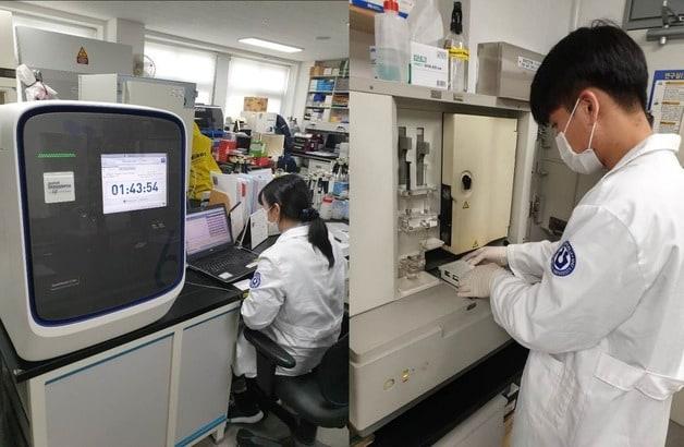 본문 이미지 - 청주대학교 임상병리학과 학생들 실습 모습.(청주대 제공. 재판매 및 DB금지)/뉴스1