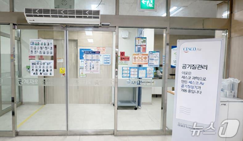 본문 이미지 - 대전동부요양병원은 2026년 새해를 맞아 감염관리전담자를 중심으로 격리실 운영을 보다 체계화하는 등 원내 감염 예방과 환자 안전 관리 수준을 한층 강화할 방침이다. (대전동부요양병원 제공. 재판매 및 DB금지) 2026.1.7/뉴스1