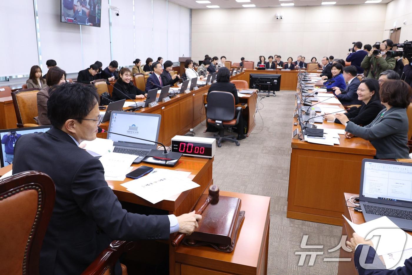 본문 이미지 - 지난 1월 7일 서울 여의도 국회에서 열린 보건복지위원회 전체회의. ⓒ 뉴스1 신웅수 기자
