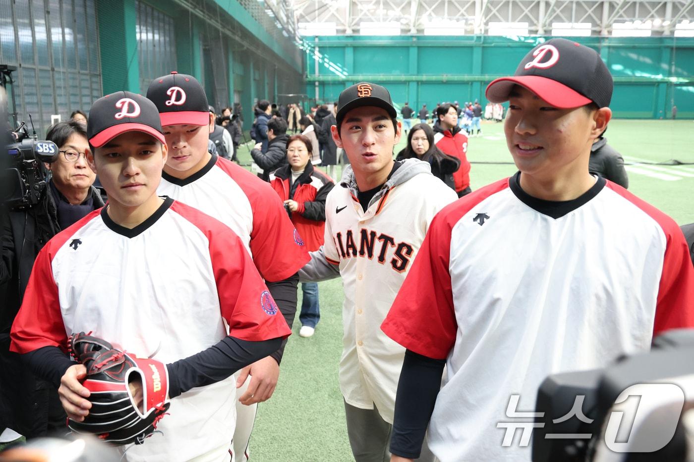 미국 프로야구 메이저리그(MLB) 샌프란시스코 자이언츠 이정후가 7일 경기 이천시 LG 챔피언스파크에서 고등학교 후배들에게 조언을 하고 있다. 2026.1.7/뉴스1 ⓒ News1 김영운 기자