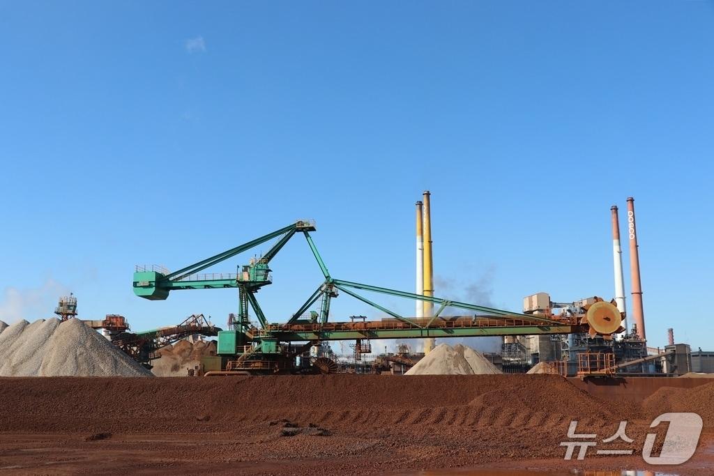 본문 이미지 - 광양제철소가 원료야드에서 설비 강건화 과제를 마무리하며 안전성과 생산성을 끌어올렸다. (광양제철소 제공) 