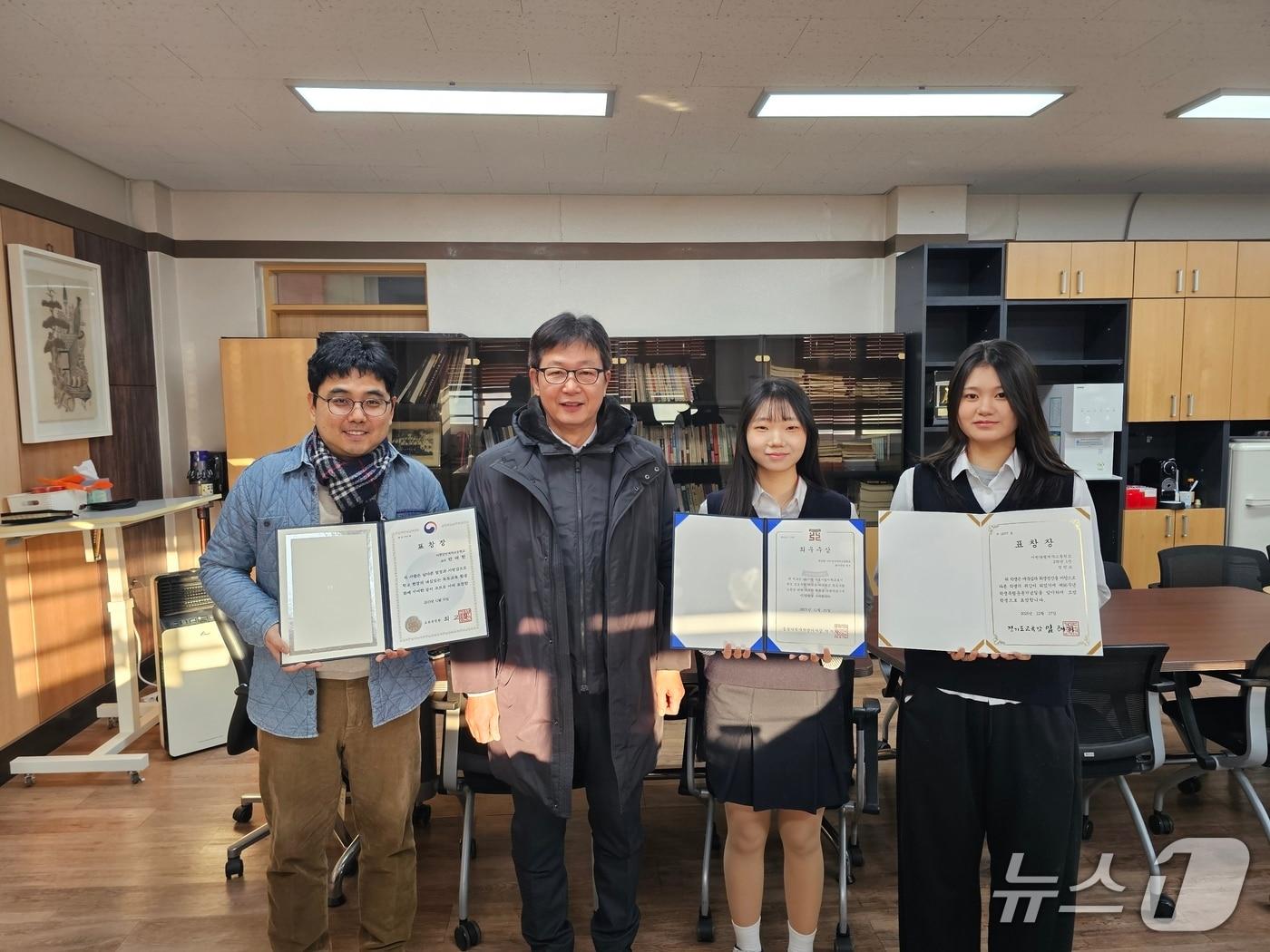 본문 이미지 - 이천양정여고가 운영한 '독도지킴이학교'가 교육부 장관 표창 등 3개의 상을 수상했다.(학교측 제공)