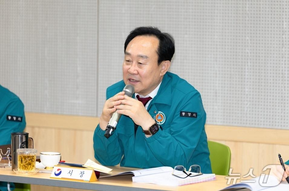 본문 이미지 - 천영기 통영시장이 7일 열린 확대간부회의에서 발언하고 있다.(통영시 제공. 재판매 및 DB금지)