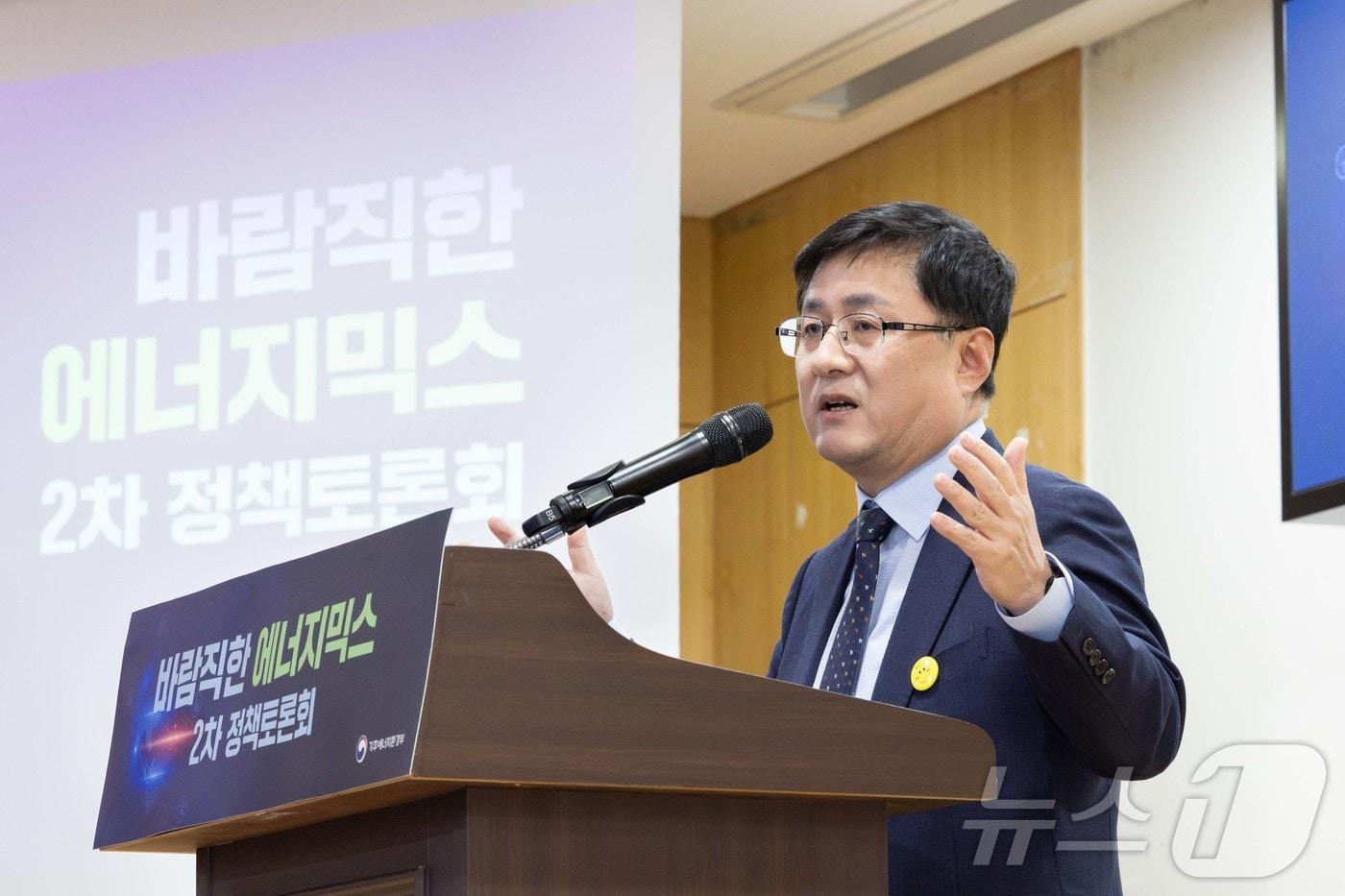 김성환 기후에너지환경부 장관이 7일 서울 여의도 국회 의원회관에서 열린 바람직한 에너지믹스 2차 정책토론회에 참석해 인사말을 하고 있다. (기후에너지환경부 제공. 재판매 및 DB 금지) 2026.1.7/뉴스1