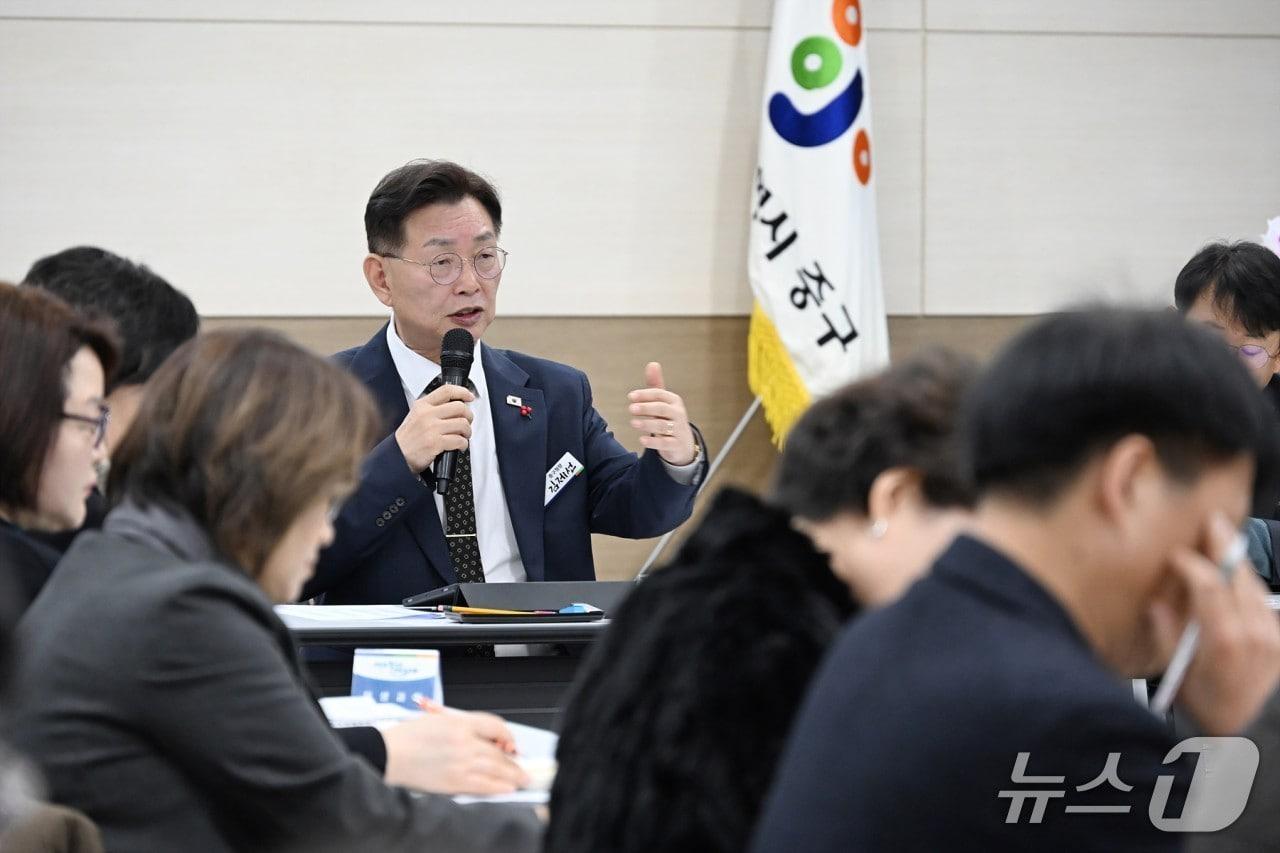 본문 이미지 - 김제선 대전 중구청장이 확대간부회의를 주재하고 있다.(중구 제공. 재판매 및 DB금지)/뉴스1