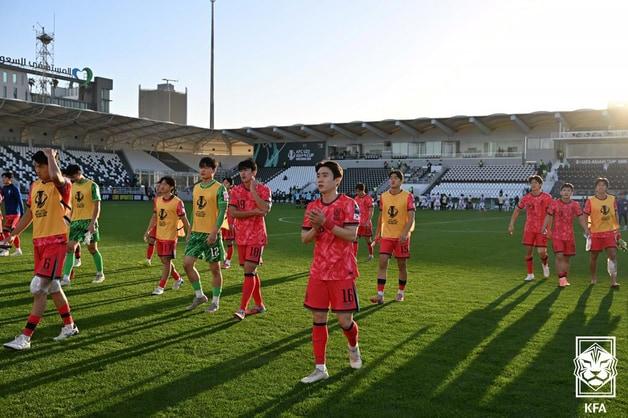 본문 이미지 - 7일 사우디아라비아 리야드 알샤바브 클럽 스타디움에서 열린 아시아축구연맹(AFC) 23세 이하(U-23) 아시안컵 대한민국과 이란의 경기, 0대0 무승부를 기록한 대한민국 선수들이 아쉬워하고 있다. (대한축구협회 제공, 재판매 및 DB 금지) 2026.1.7/뉴스1 ⓒ News1 김진환 기자