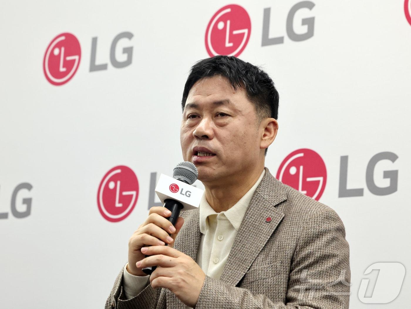 본문 이미지 - 류재철 LG전자 대표(사장)이 7일(현지시간) 미국 네바다주 라스베이거스 컨벤션센터(LVCC)에서 열린 'CES2026 LG전자 기자간담회'에서 인사말을 하고 있다. 2026.1.8/뉴스1 ⓒ News1 황기선 기자