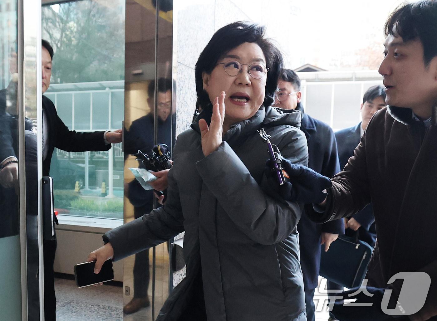 본문 이미지 - 이혜훈 초대 기획예산처 장관 후보자가 8일 오전 서울 중구 예금보험공사에 마련된 인사청문회 준비 사무실로 출근하며 취재진의 질문에 답하고 있다. 2026.1.8/뉴스1 ⓒ News1 오대일 기자