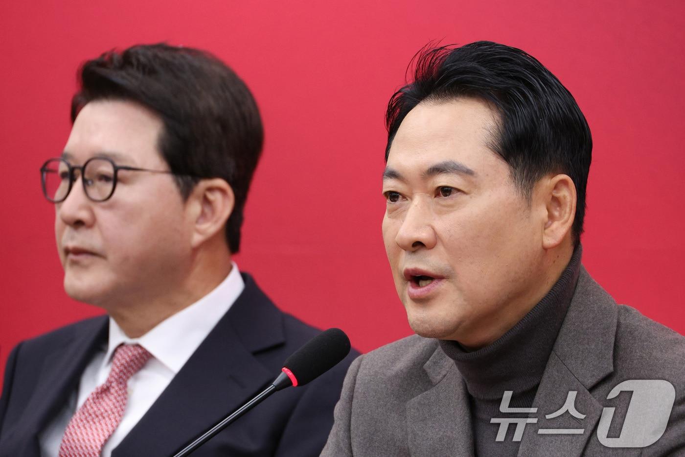 장동혁 국민의힘 대표가 8일 서울 여의도 국회에서 열린 최고위원회의에서 발언하고 있다. 2026.1.8/뉴스1 ⓒ News1 신웅수 기자