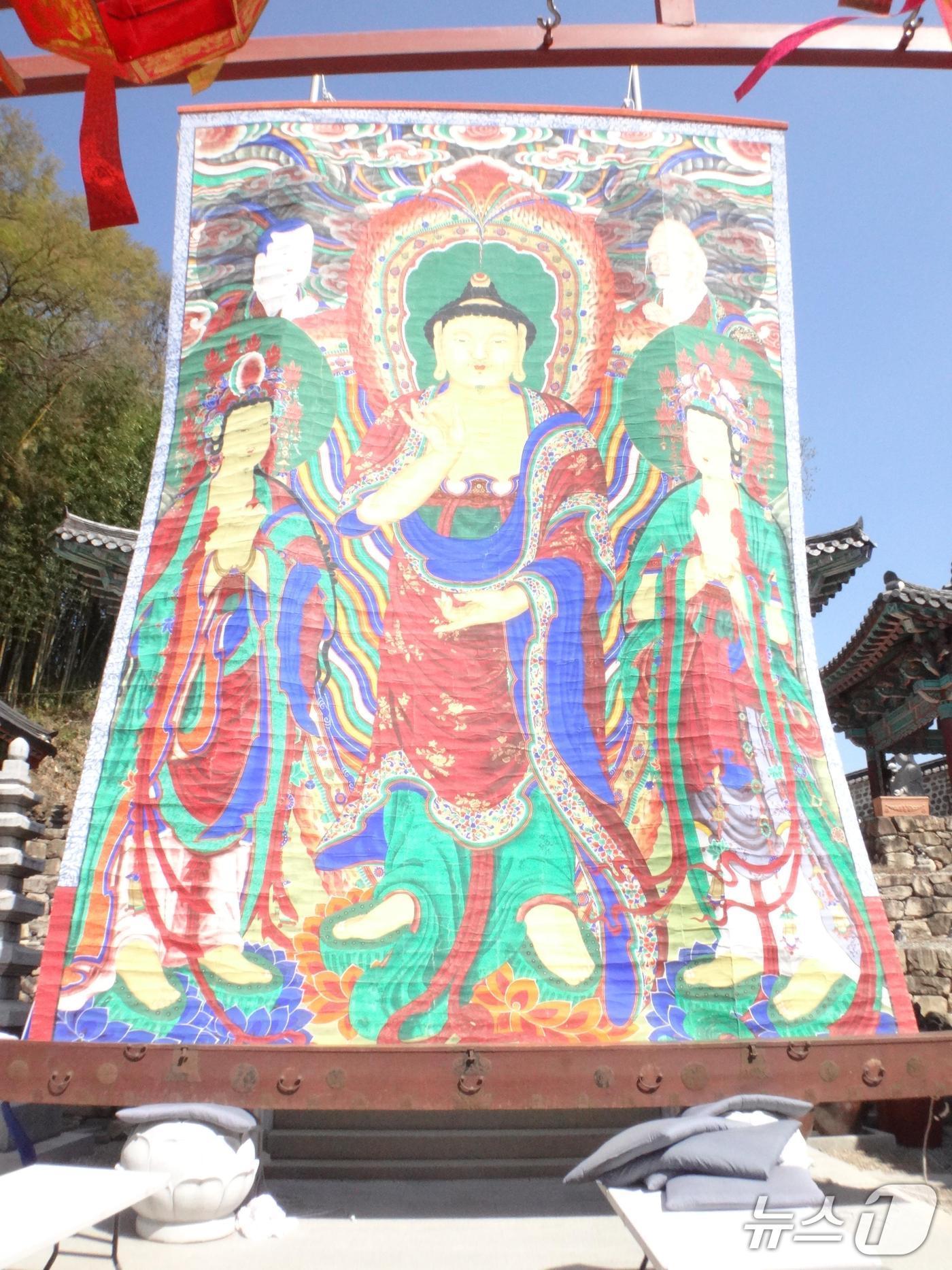 본문 이미지 - 진주 호국사에 있는 괘불도와 괘불함(아래).(경남도 제공. 재판매 및 DB금지)