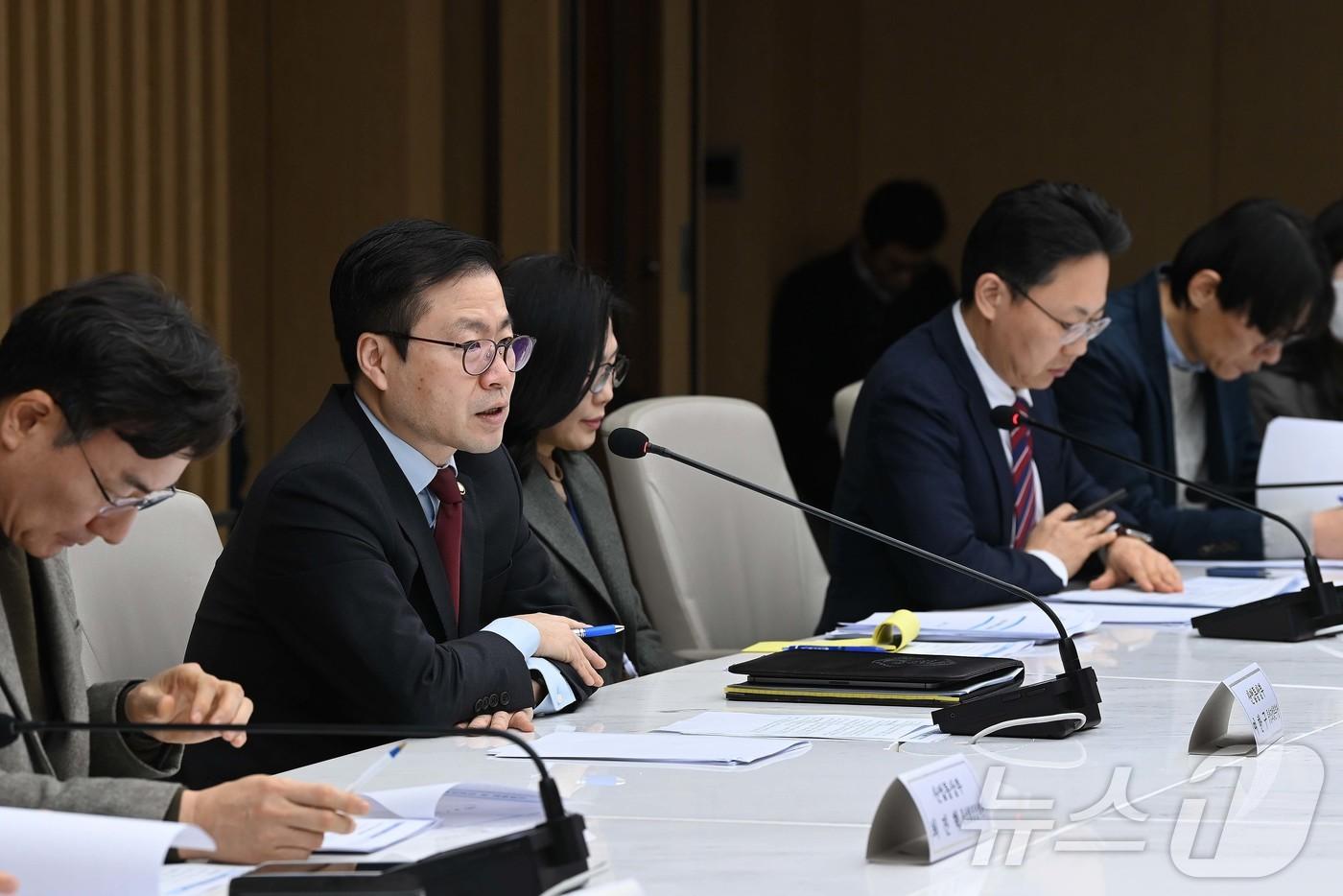 본문 이미지 - 여한구 산업통상자원부 통상교섭본부장이 8일 오전 서울 중구 대한상공회의소 EC룸에서 열린 '제53차 통상추진위원회'에서 인사말을 하고 있다. (산업통상자원부 제공. 재판매 및 DB 금지) 2026.1.8 ⓒ 뉴스1