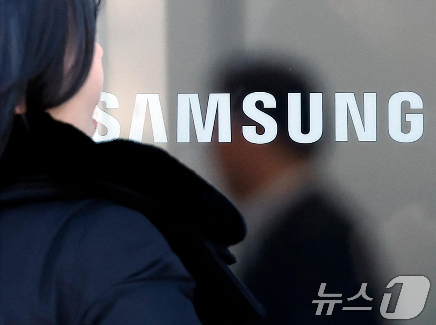 본문 이미지 - 서울 서초구 서초대로 삼성전자 서초사옥에서 직원 등이 오가고 있다. 2026.1.8/뉴스1 ⓒ News1 박정호 기자