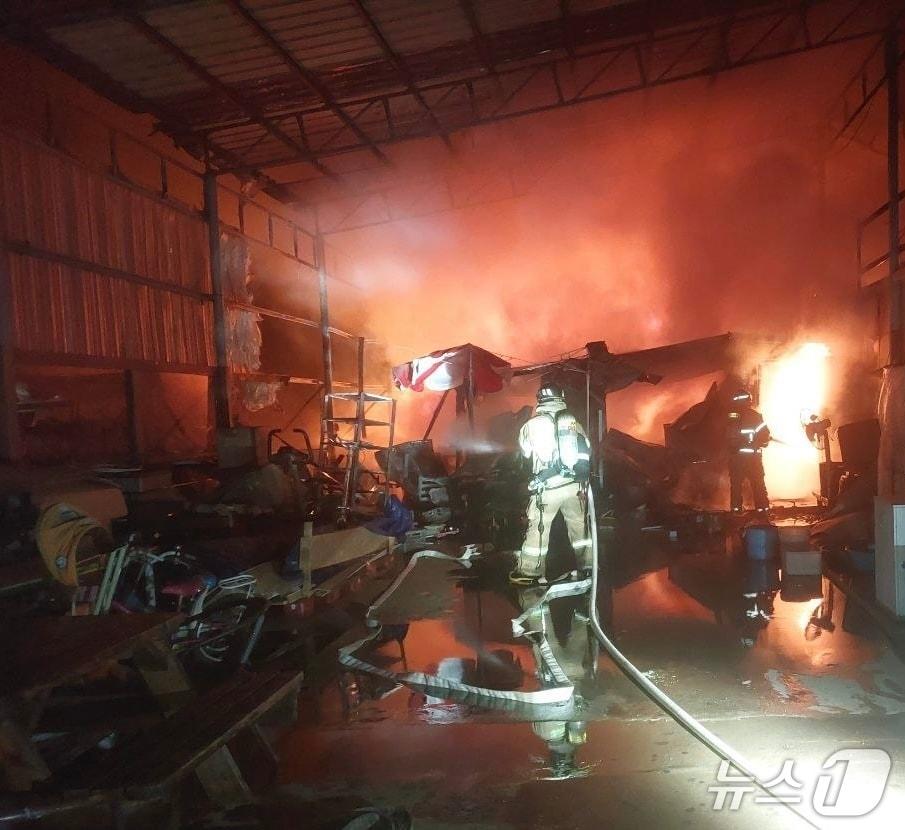 본문 이미지 - 화재 현장. (경기도소방재난본부 제공. 재판매 및 DB 금지) 2026.1.8/뉴스1