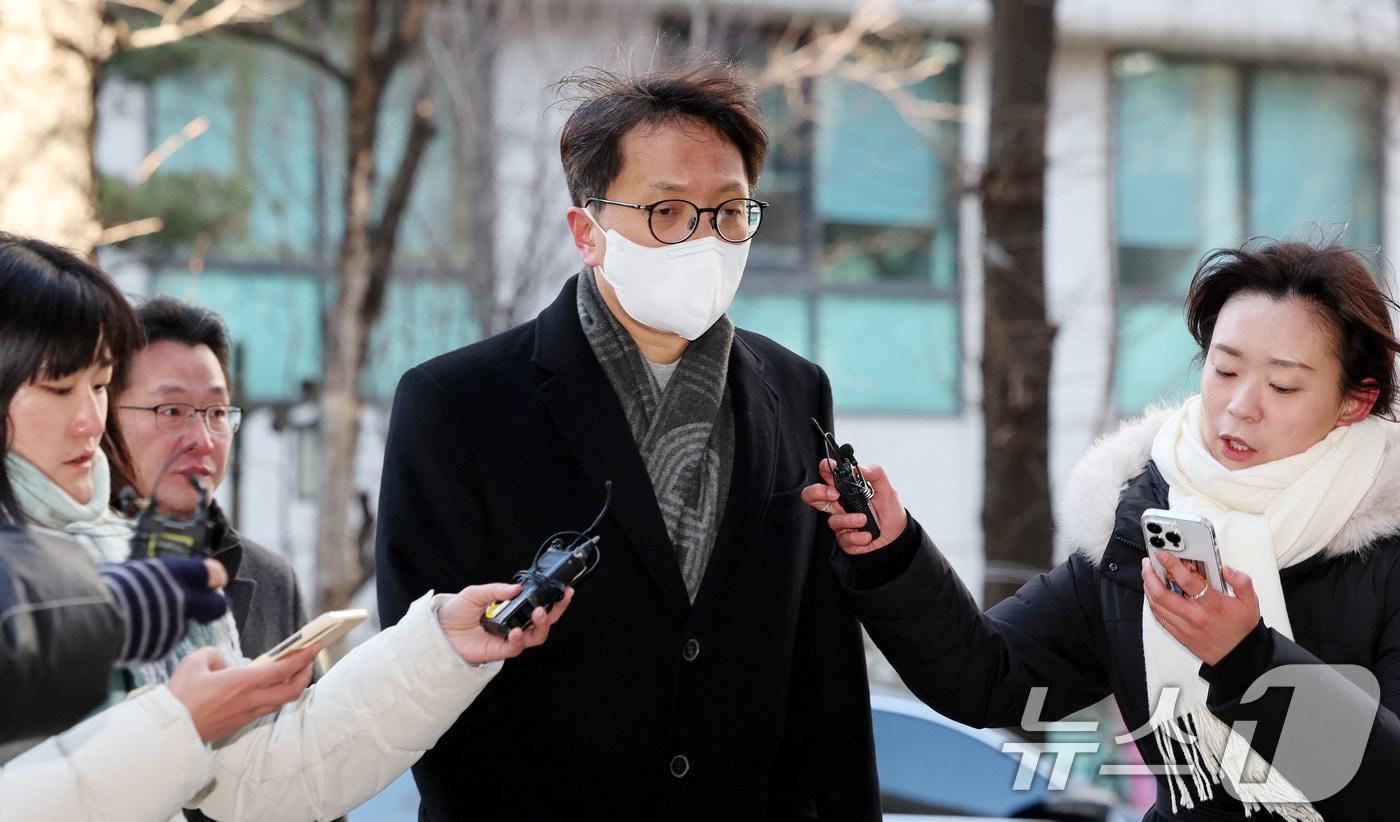 박대준 전 쿠팡 대표가 8일 오후 서울 마포구 서울경찰청 공공범죄수사대에 참고인 조사를 받기 위해 출석하고 있다. 이날 경찰은 김병기 더불어민주당 전 원내대표와 오찬 의혹을 받는 박 전 쿠팡 대표를 참고인으로 소환했다. 2026.1.8/뉴스1 ⓒ News1 박지혜 기자