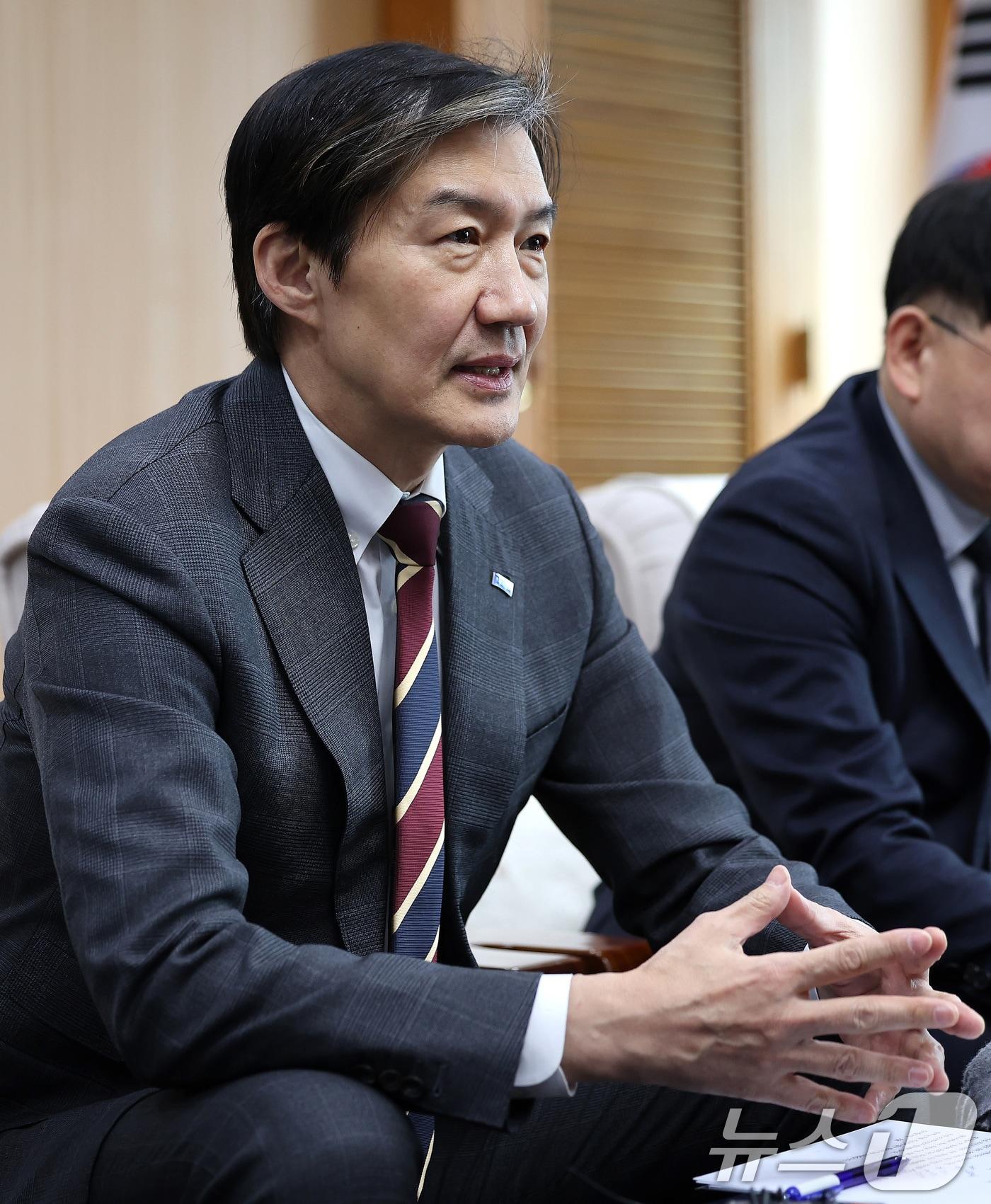 본문 이미지 - 조국 조국혁신당 대표가 8일 오후 대구 북구 대구시청 산격청사에서 열린 대구시-조국혁신당 정책간담회에 참석해 발언하고 있다. 2026.1.8/뉴스1 ⓒ News1 공정식 기자