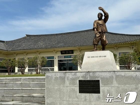 본문 이미지 -  충주시립택견단이 훈련하는 충주시 택견원./뉴스1