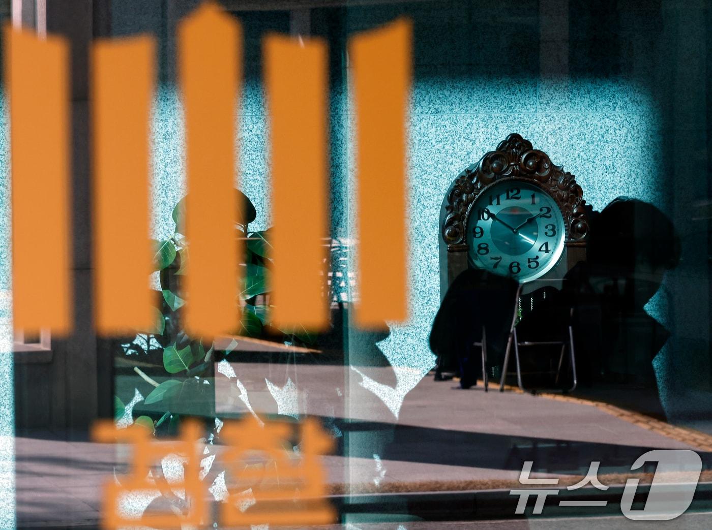 본문 이미지 - 서울 서초구 서초동 서울고등검찰청 로비에서 직원 등이 오가고 있다.  2026.1.8/뉴스1 ⓒ News1 박정호 기자