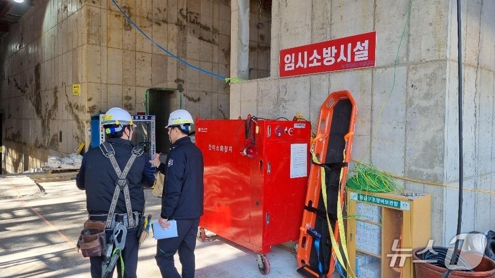 본문 이미지 - 강원특별자치도 소방본부, 소방시설 점검 현장.(도소방본부 제공, 재판매 및 DB금지)