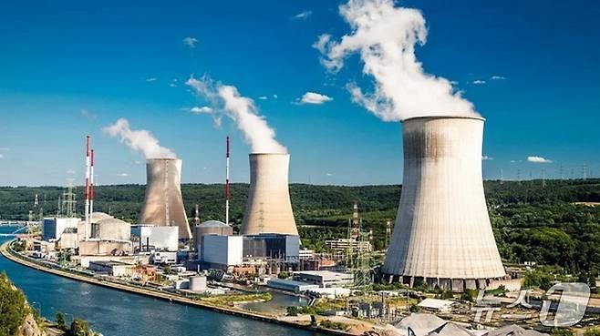 본문 이미지 - 베트남이 추진하고 있는 닌투언 원자력발전소 조감.