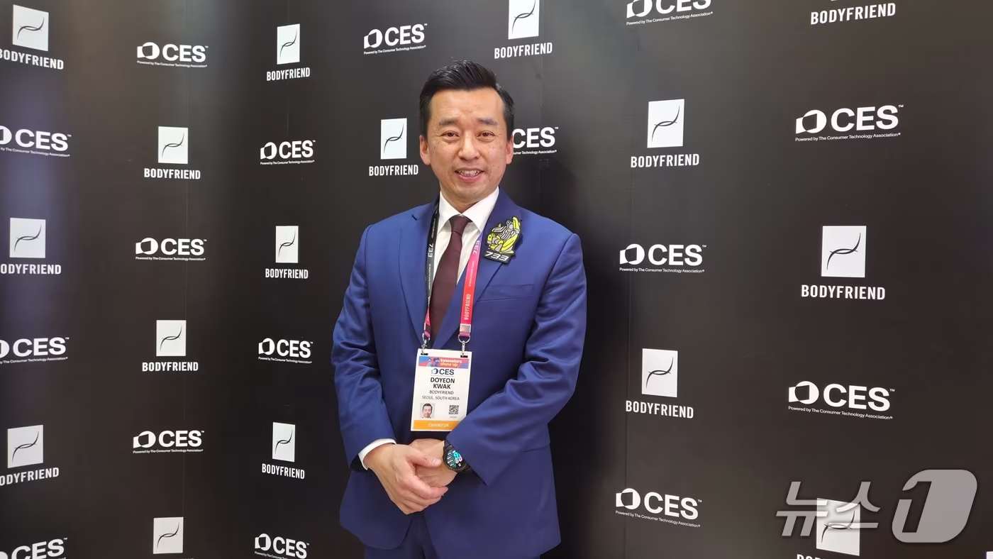 곽도연 바디프랜드 공동대표가 7일(현지시간) CES 2026에서 진행된 기자간담회 이후 기념 사진을 촬영하고 있다. 2026.1.7 ⓒ뉴스1 이정후 기자