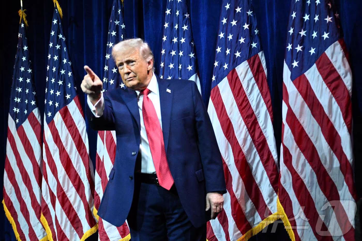 미국 도널드 트럼프 대통령이 2026년 1월 6일 워싱턴DC 케네디 센터에서 열린 공화당 하원 의원 연례 모임에서 연설을 마친 뒤 자리를 떠나고 있다.2026.01.06. ⓒ AFP=뉴스1