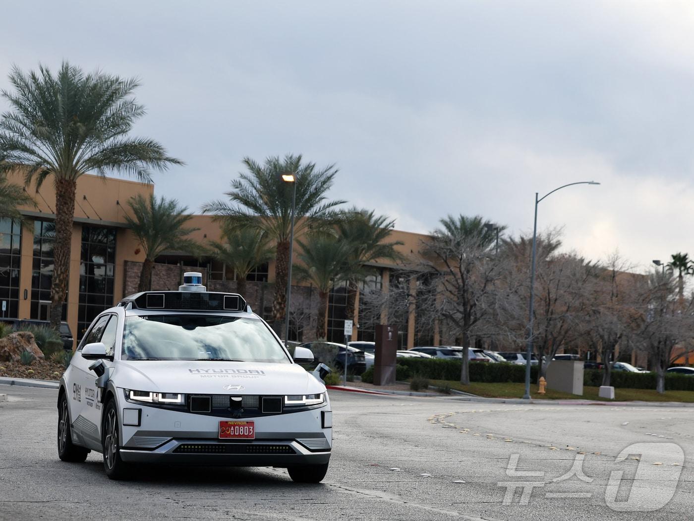 본문 이미지 - 현대차그룹이 미국 라스베이거스에서 시범 운영 중인 아이오닉 5 기반 로보택시 서비스. 2026.1.12 ⓒ 뉴스1 황기선 기자