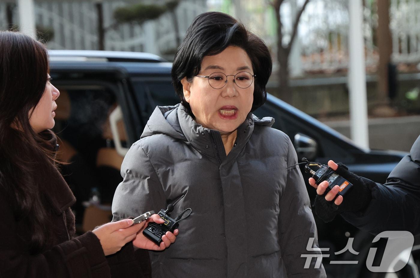 이혜훈 초대 기획예산처 장관 후보자가 9일 오전 서울 중구 예금보험공사에 마련된 인사청문회 준비 사무실로 출근하며 취재진의 질문에 답하고 있다. 2026.1.9/뉴스1 ⓒ News1 임세영 기자