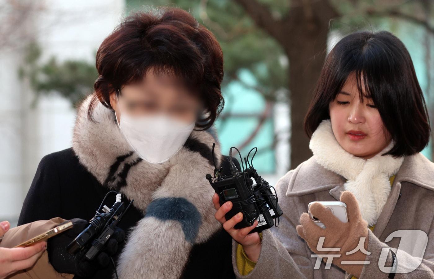 9일 서울 마포구 서울경찰청 공공범죄수사대에서 더불어민주당 김병기 의원 측에 금품을 제공했다는 내용의 탄원서를 작성한 전직 동작구 의원 김 모 씨가 피의자 신분으로 출석하고 있다.  2026.1.9/뉴스1 ⓒ News1 김명섭 기자