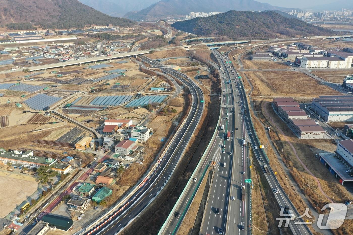 김해 대동~매리간 도로 건설공사 구간 중 시공이 완료된 김해시 대동면 대감리 감내교차로~덕산리 신암교차로 2.2㎞ 구간(경남도 제공. 재판매 및 DB금지)