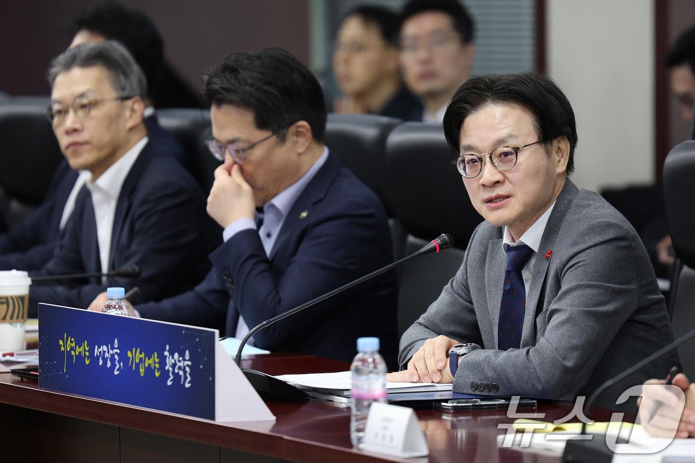 김정관 산업통상부 장관이 9일 서울 종로구 한국무역보험공사에서 열린 산업통상부 공공기관(무역안보·표준 분야) 업무보고에서 발언하고 있다. (산업통상부 제공. 재판매 및 DB 금지) 2026.1.9/뉴스1 ⓒ News1 박지혜 기자