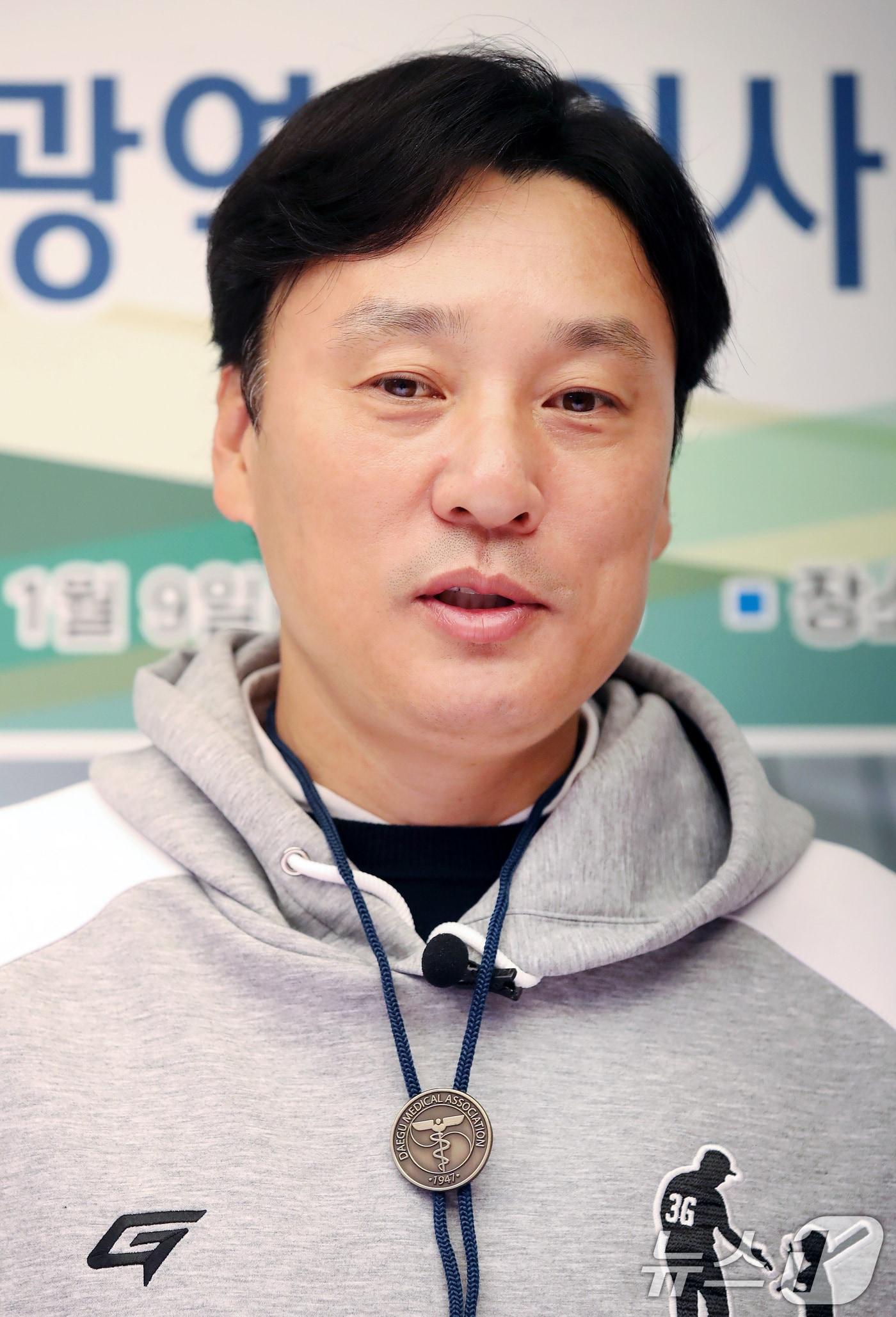 본문 이미지 - 9일 대구 중구 동성로 올포스킨피부과의원에서 (재)이승엽야구장학재단 이승엽 이사장이 대구시의사회 홍보대사 위촉 소감을 밝히고 있다.  2026.1.9/뉴스1 ⓒ News1 공정식 기자