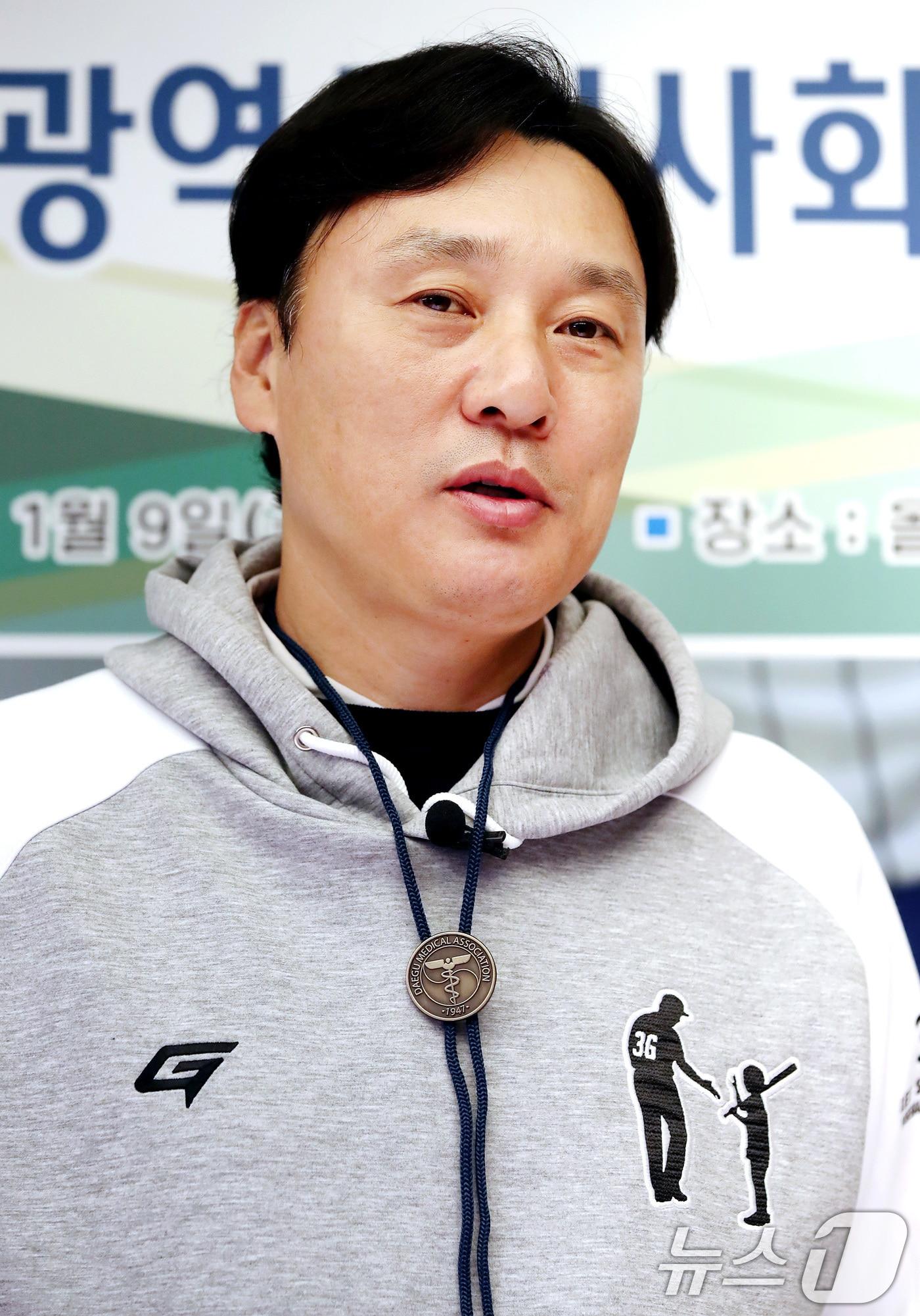 본문 이미지 - 9일 대구 중구 동성로 올포스킨피부과의원에서 (재)이승엽야구장학재단 이승엽 이사장이 대구시의사회 홍보대사 위촉 소감을 밝히고 있다. 2026.1.9 ⓒ 뉴스1 공정식 기자