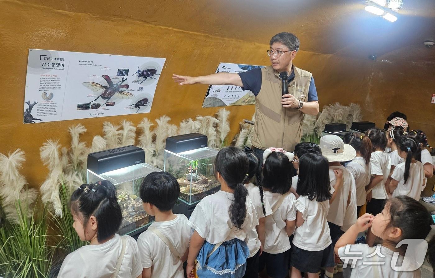 의령곤충생태학습관 교육 프로그램.(의령군 제공. 재판매 및 DB금지)