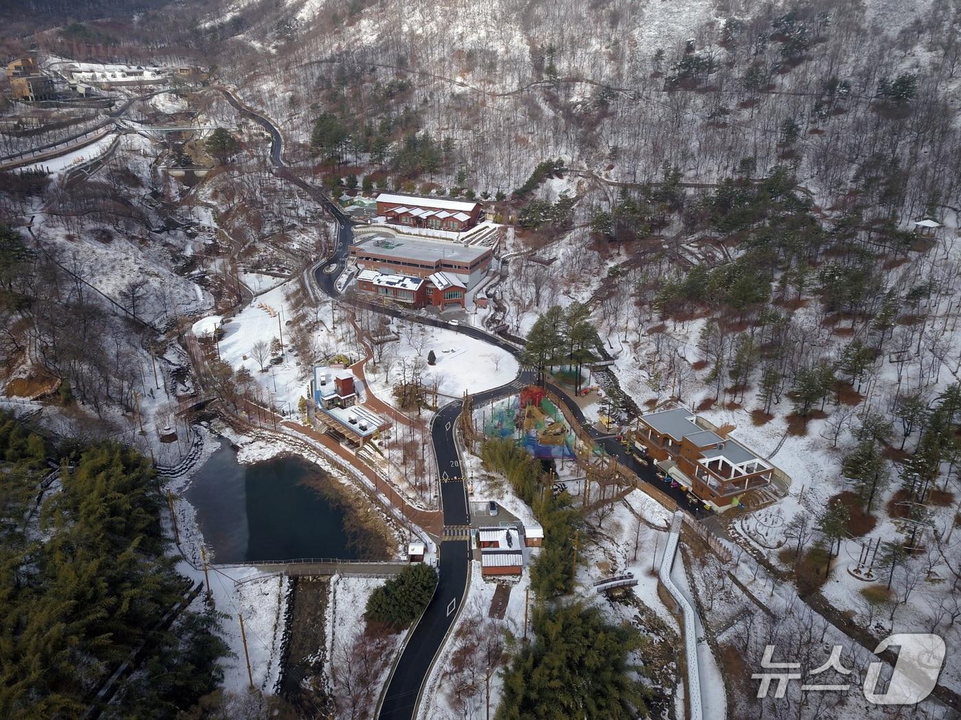본문 이미지 - '월아산 숲속의 진주' 겨울 전경(진주시 제공. 재판매 및 DB금지)