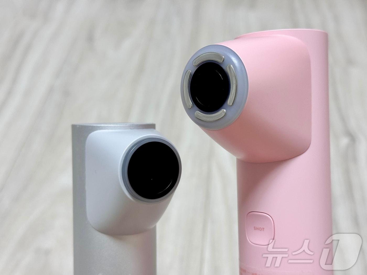 본문 이미지 - 에이피알 에이지알의 하이포커스샷과 신제품 하이포커스샷 플러스(오른쪽) 제품. ⓒ News1 이민주 기자