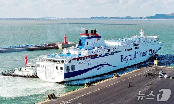 본문 이미지 - 과거 인천~제주 항로에 투입됐던 비욘드 트러스트호 (인천항만공사 제공.재판매 및 DB금지)