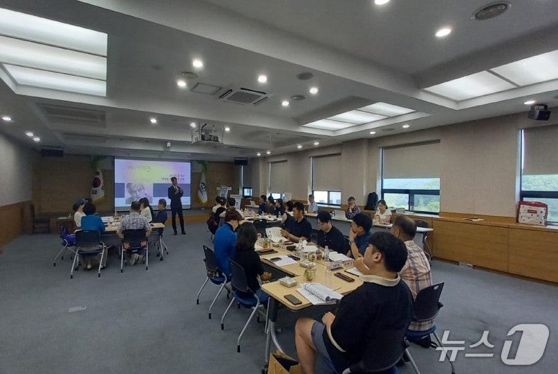 본문 이미지 - 계룡시는  시청 대회의실에서 주민배심원단 21명이 참석한 가운데 3차 회의를 진행했다. (계룡시 제공. 재판매 및 DB금지) /뉴스1