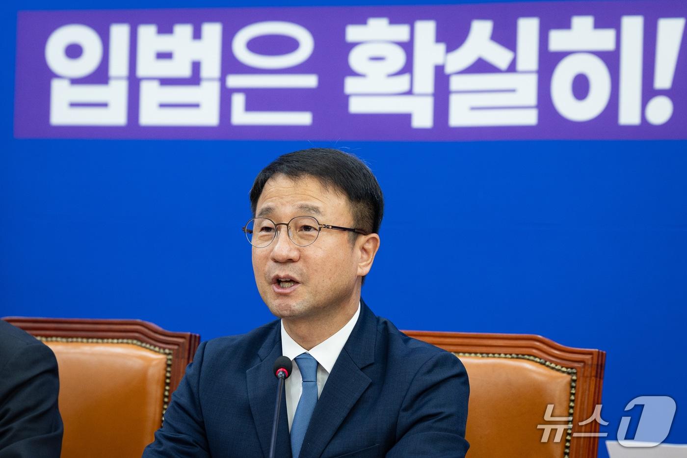본문 이미지 - 한병도 더불어민주당 원내대표가 1일 서울 여의도 국회에서 열린 정책조정회의에서 발언하고 있다. 2026.10.1 ⓒ 뉴스1 유승관 기자
