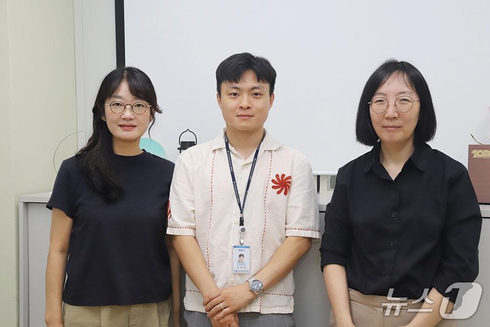본문 이미지 - 한국생명공학연구원 손미영(왼쪽)·유원동(가운데)·이미옥 박사(생명연 제공) /뉴스1