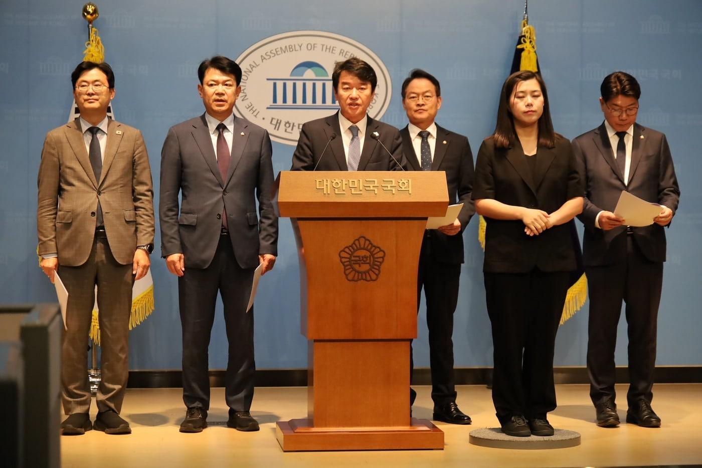 본문 이미지 - 왼쪽부터 이정문·복기왕·문진석·허영·이재관 더불어민주당 의원(문진석 의원실 제공)