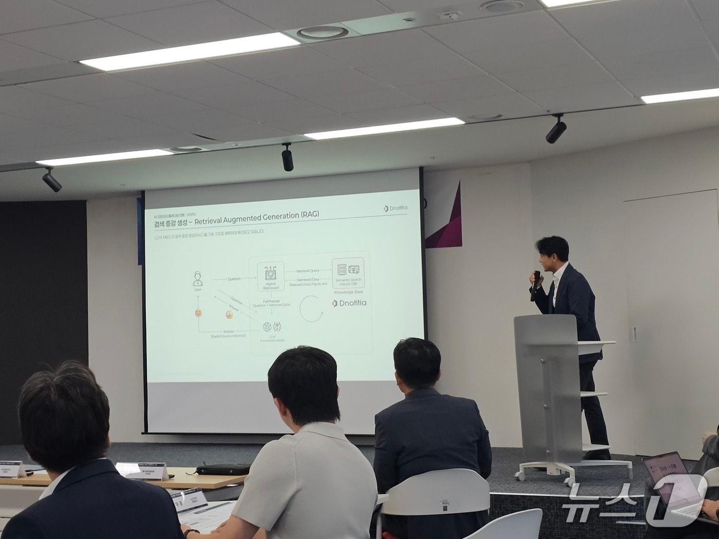 본문 이미지 - 1일 서울 영등포구 여의도 한국성장금융에서 개최된 제2차 모태펀드-국민성장펀드 이어달리기 합동 밋업에서 정무경 디노티시아 대표가 발표하고 있다. 2026.10.1 ⓒ 뉴스1 정지윤 기자