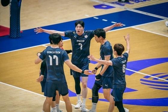본문 이미지 - 남자 배구 대표팀. (FIVB 홈페이지 캡처. 재판매 및 DB 금지)