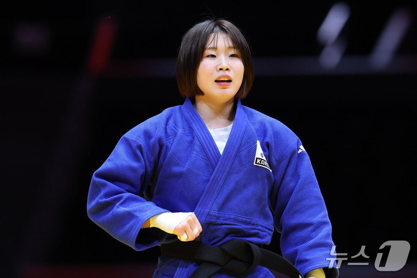 본문 이미지 - 대한민국 허미미가 1일 일본 아이치 인터내셔널 아레나에서 열린 2026 아이치·나고야 아시안게임 유도 여자 57kg급 결승에서 금메달을 확정 지은 후 미소를 짓고 있다. 2026.10.1 ⓒ 뉴스1 김민지 기자