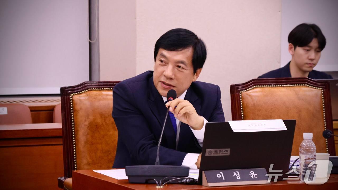 본문 이미지 - 이성윤 더불어민주당 국회의원이 법무부 국정감사에서 질의를 하고 있다.(의원실 제공, 재판매 및 DB 금지)2026.10.10/뉴스1