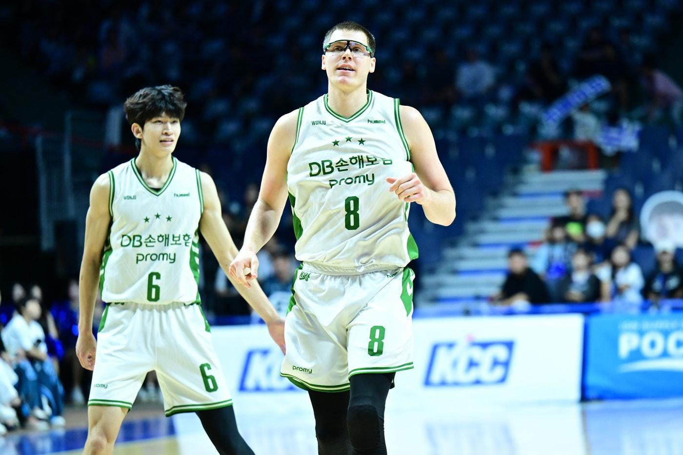 본문 이미지 - 프로농구 원주 DB 엘런슨(오른쪽).(KBL 제공. 재판매 및 DB 금지)